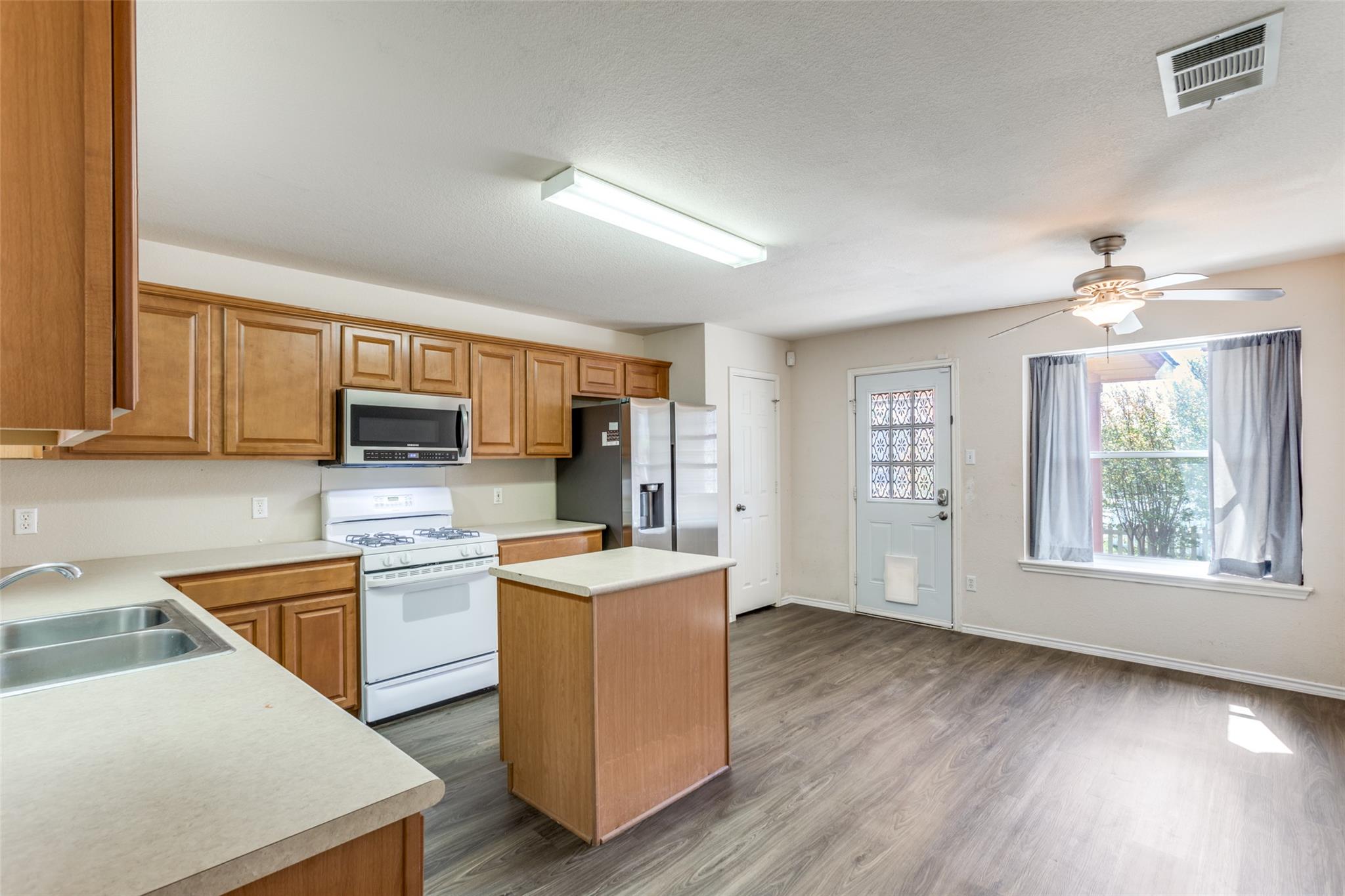 5043 Hartson Kyle TX 78640