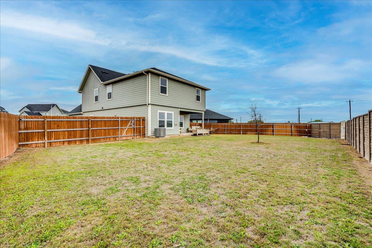 125 Frogmore Loop Uhland TX 78640