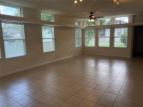 1076 Sanders Kyle TX 78640