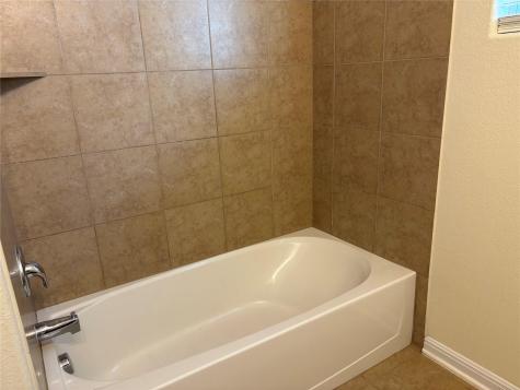1076 Sanders Kyle TX 78640
