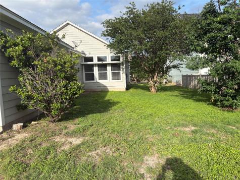 1076 Sanders Kyle TX 78640