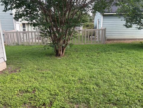 1076 Sanders Kyle TX 78640