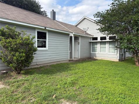 1076 Sanders Kyle TX 78640