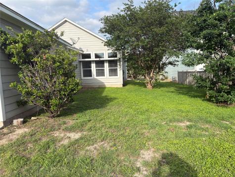 1076 Sanders Kyle TX 78640