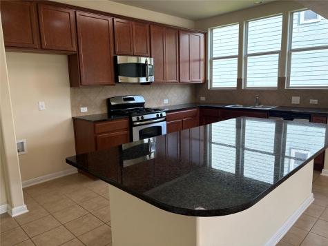 1076 Sanders Kyle TX 78640