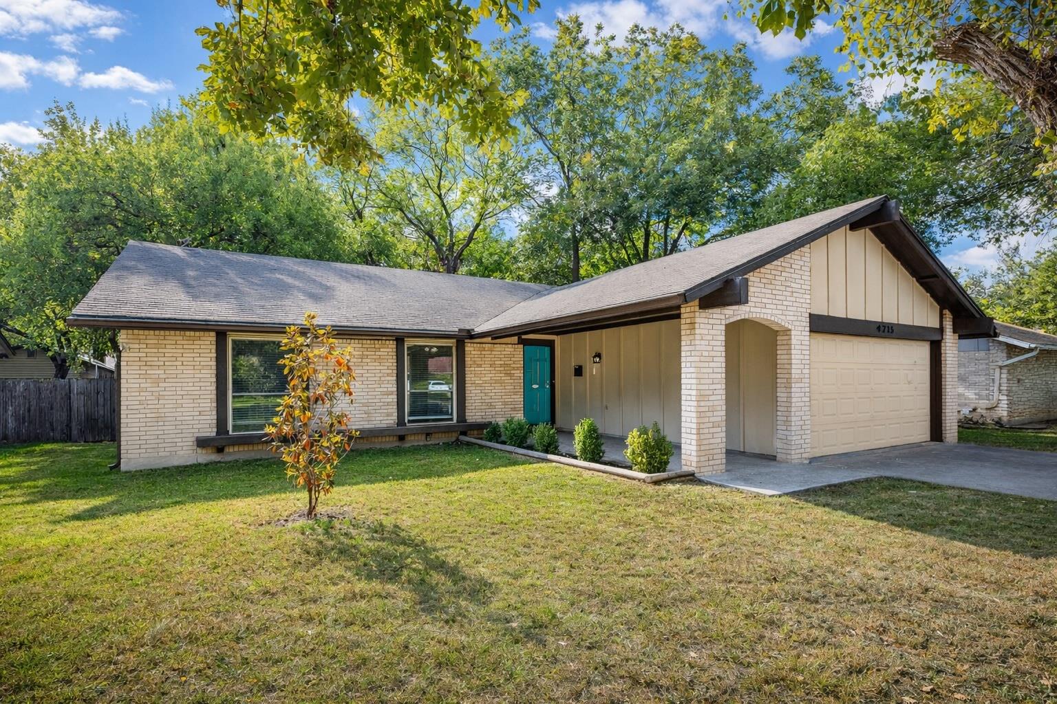 9215 Hunters Trace E Austin TX 78758