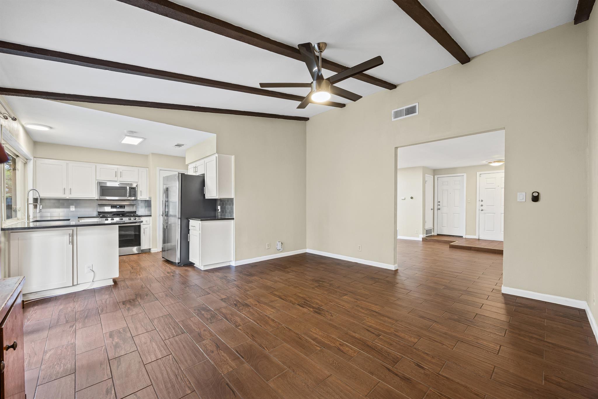 9215 Hunters Trace E Austin TX 78758