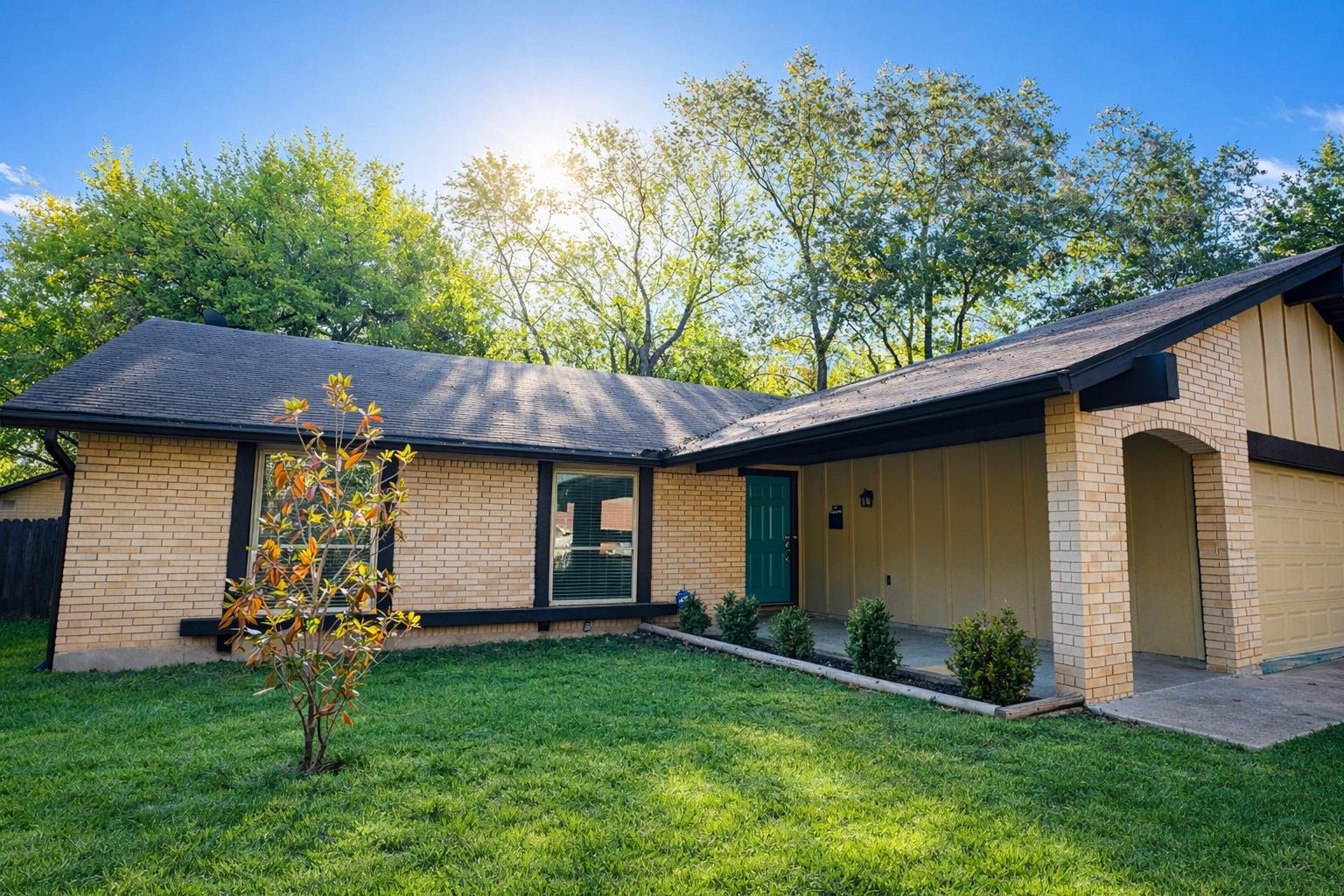 9215 Hunters Trace E Austin TX 78758