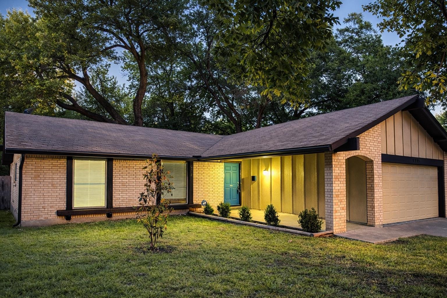 9215 Hunters Trace E Austin TX 78758