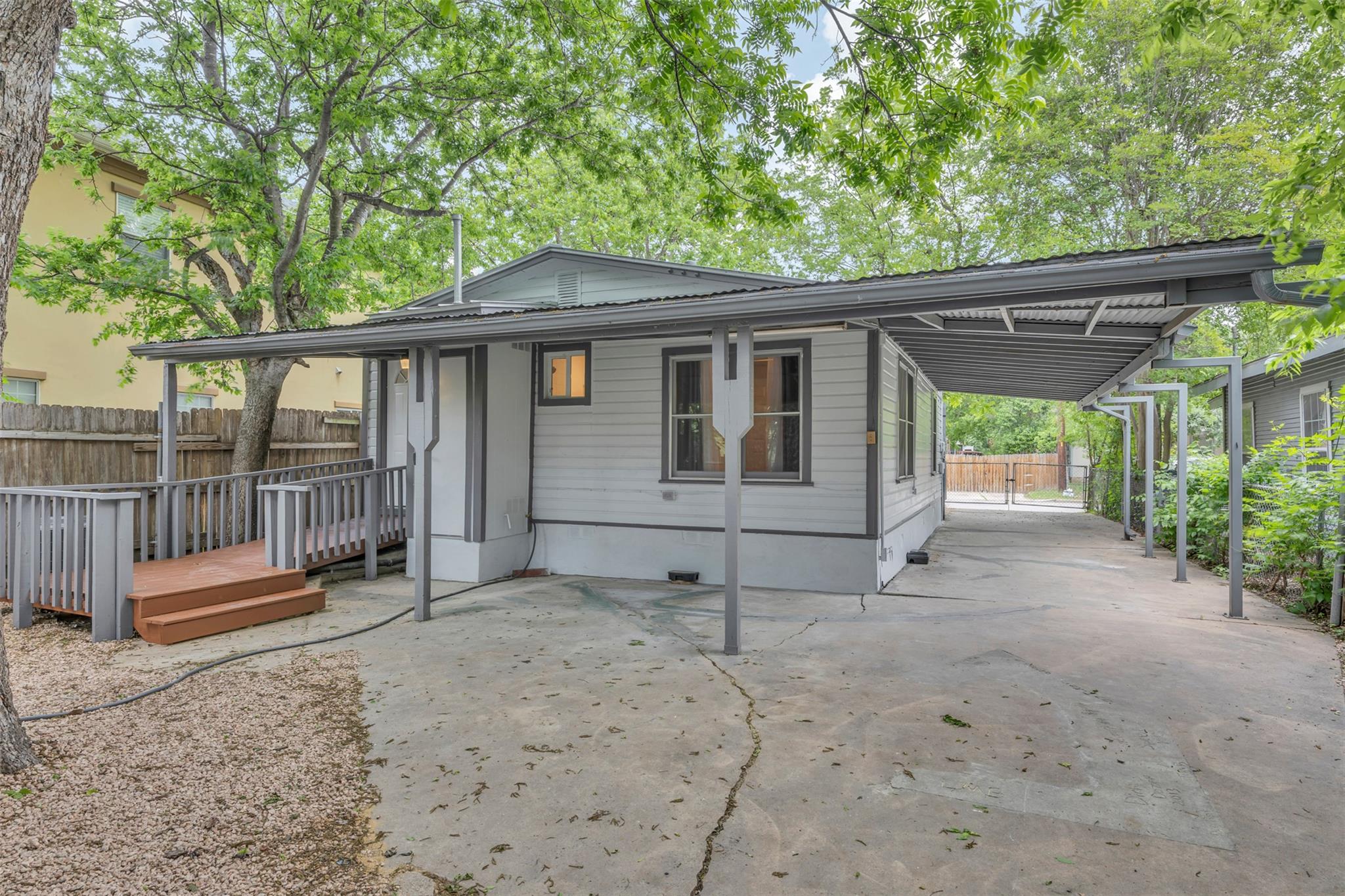 6409 Felix Avenue Austin TX 78741