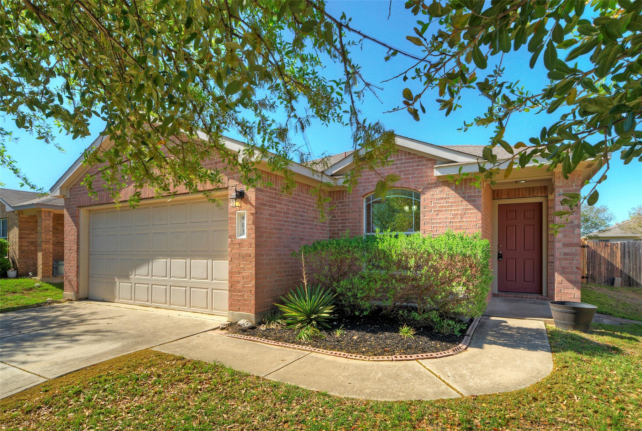 913 Dexter Drive Leander TX 78641
