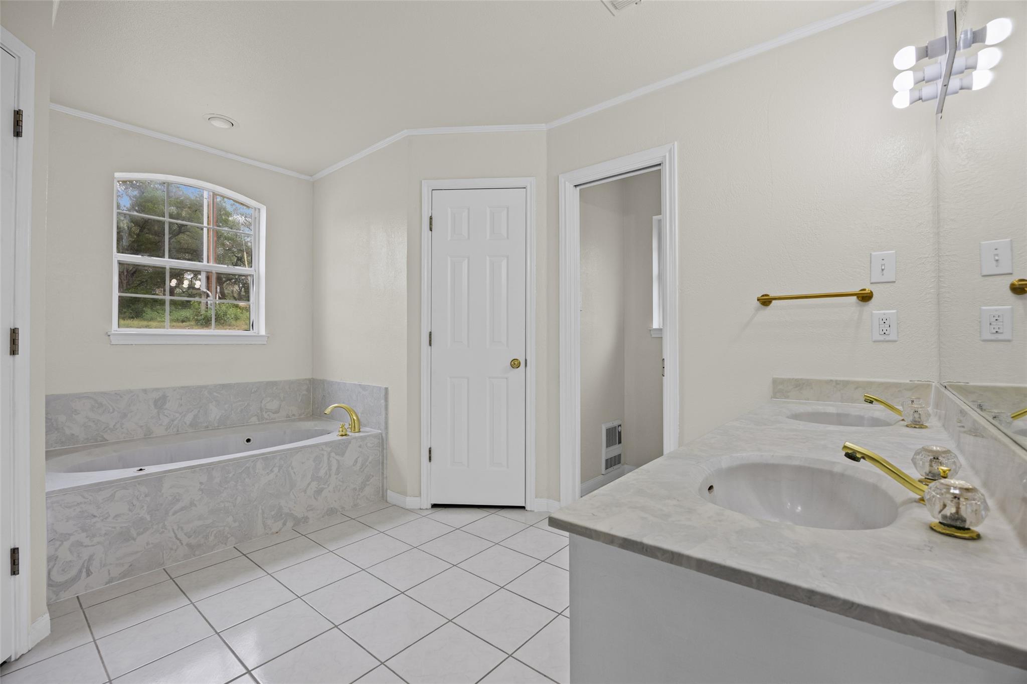 4205 Park Drive Lago Vista TX 78645