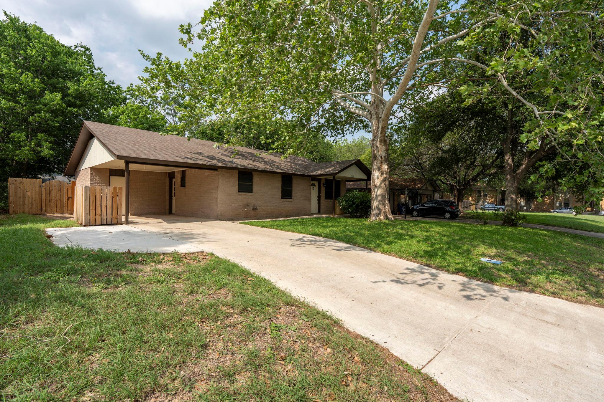 903 Mimosa Drive Lockhart TX 78644