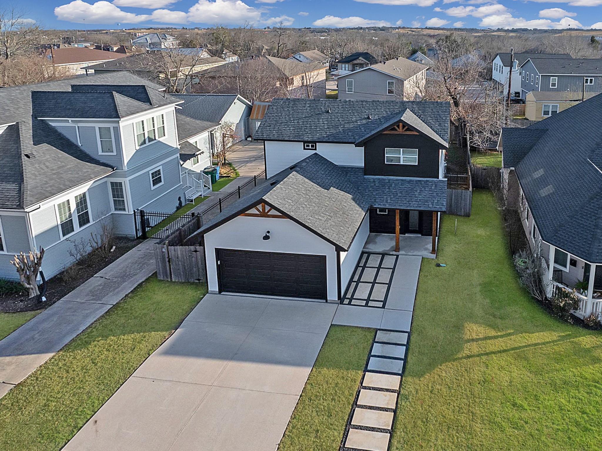 609A W 7th Street Taylor TX 76574