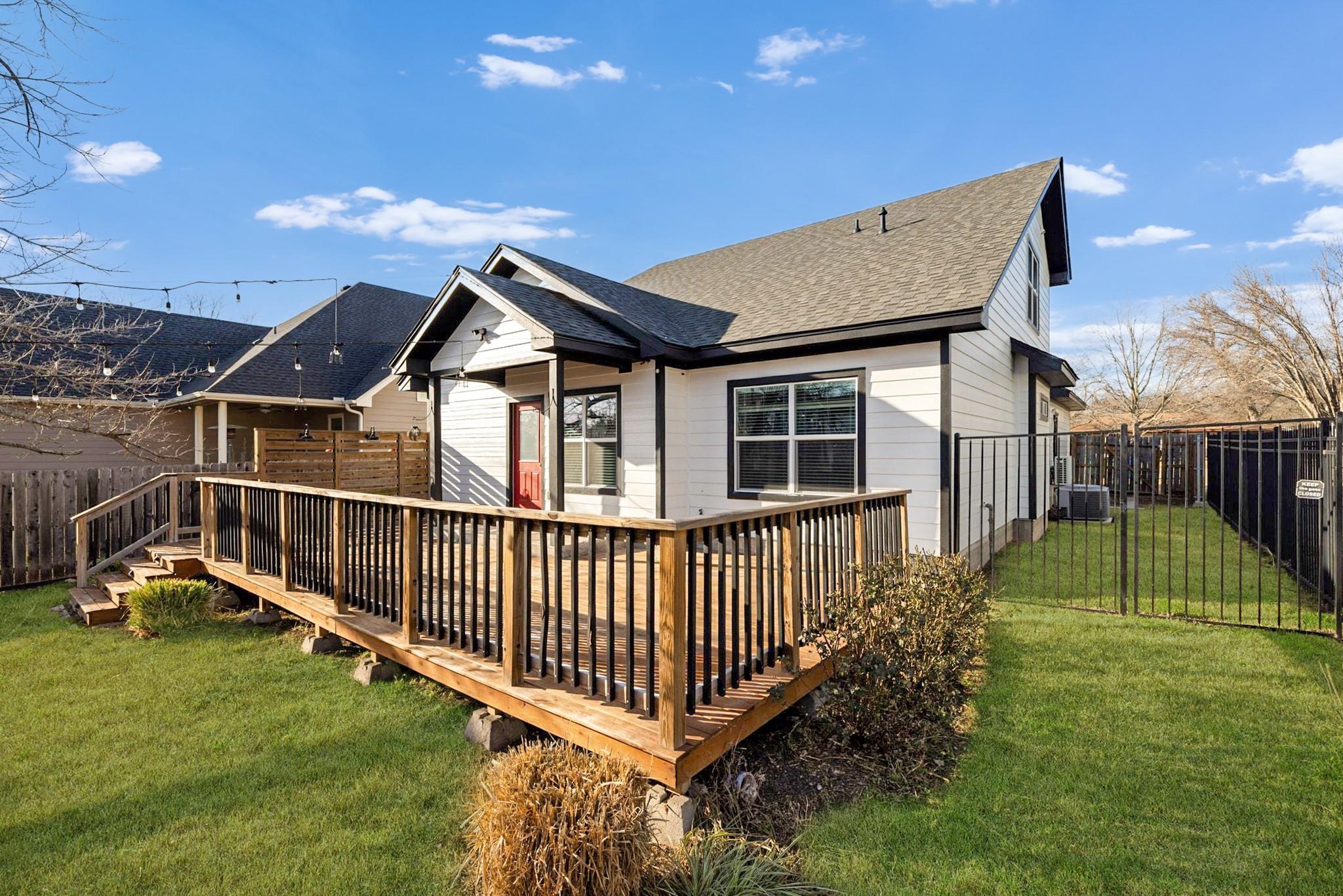 609A W 7th Street Taylor TX 76574