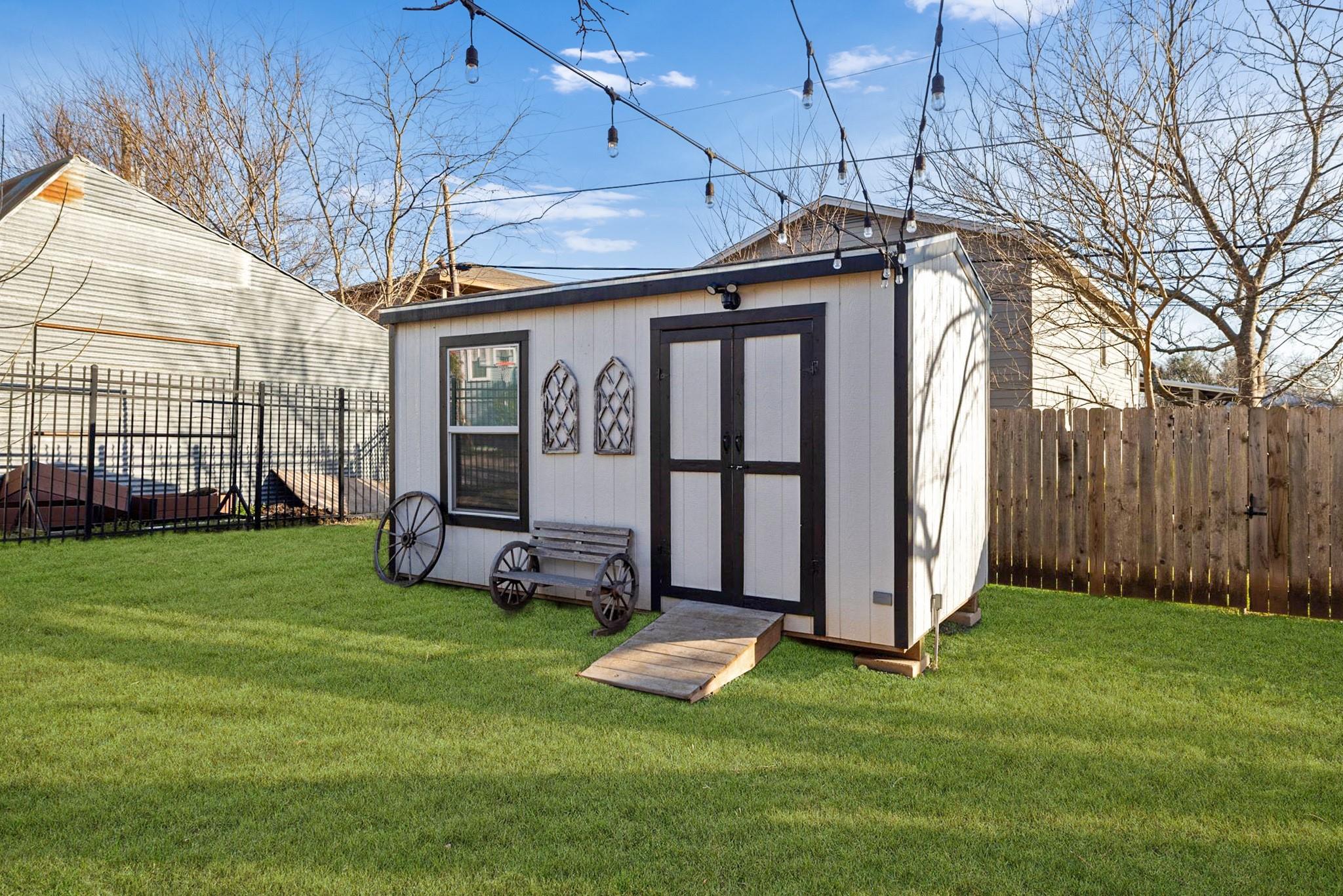 609A W 7th Street Taylor TX 76574