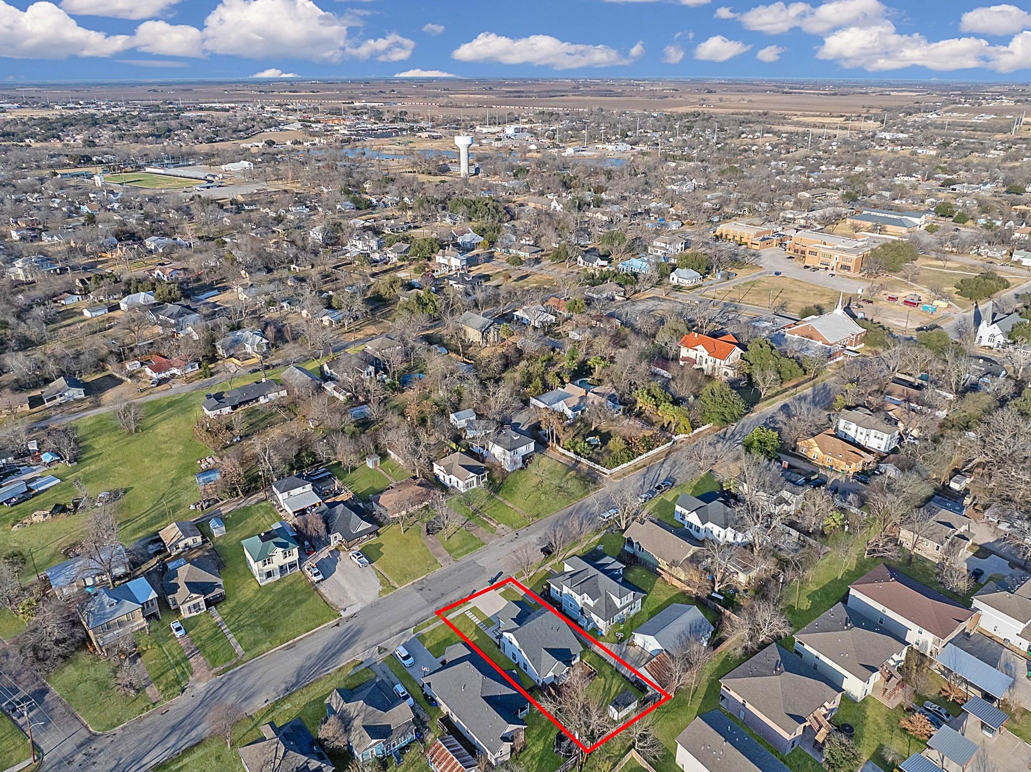 609A W 7th Street Taylor TX 76574