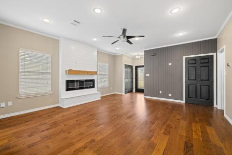 609A W 7th Street Taylor TX 76574