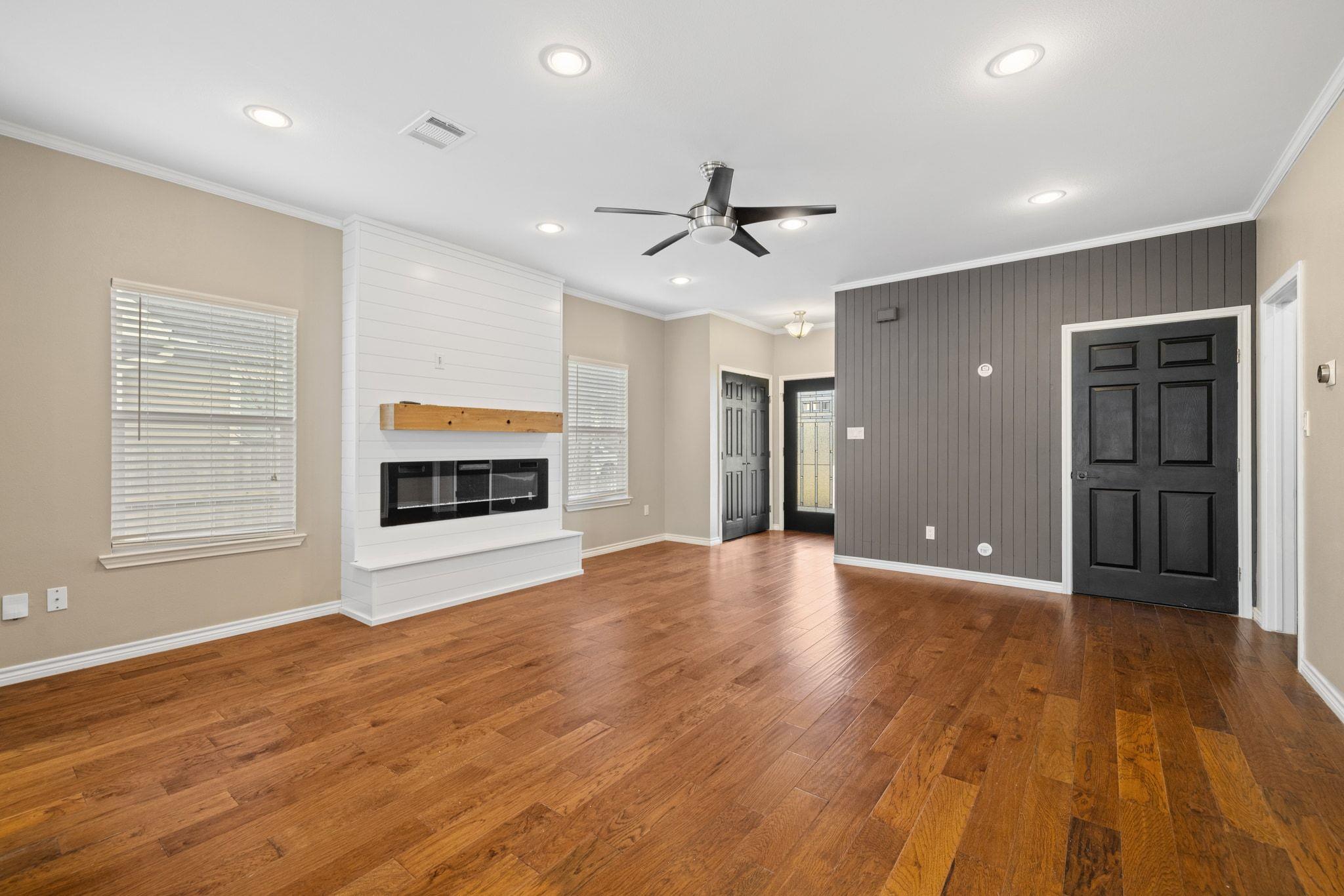 609A W 7th Street Taylor TX 76574