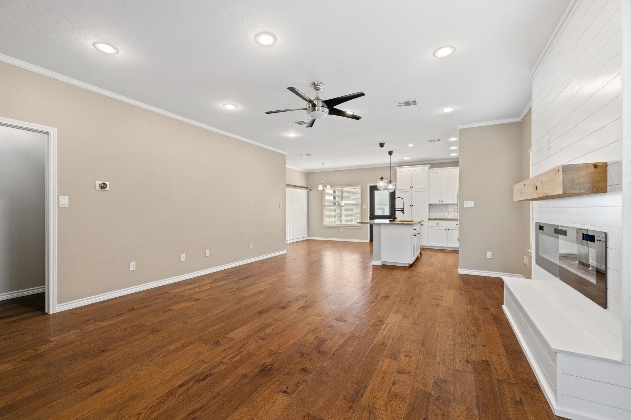 609A W 7th Street Taylor TX 76574