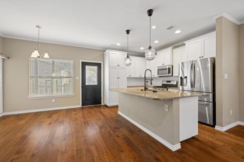 609A W 7th Street Taylor TX 76574