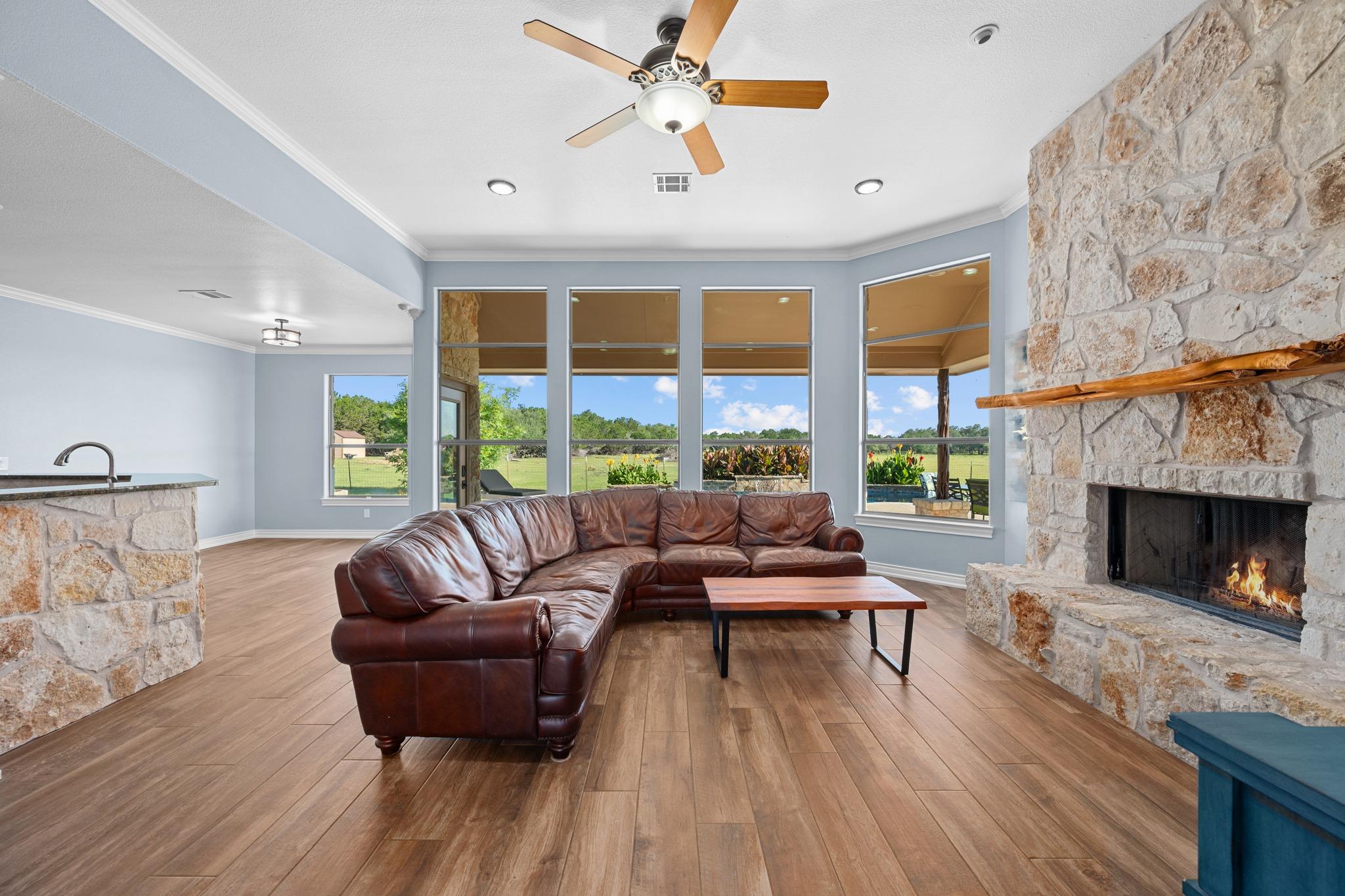 140 N Encino Crossing Liberty Hill TX 78642