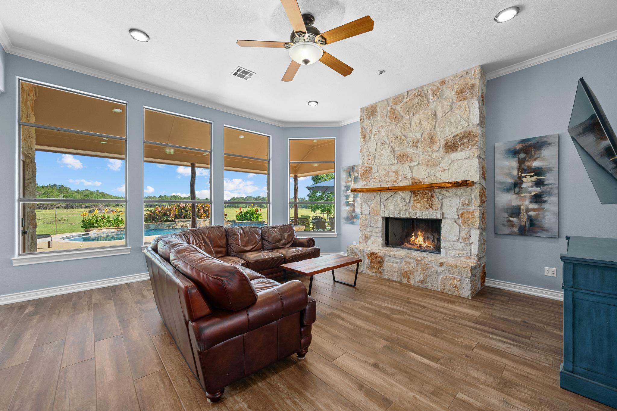 140 N Encino Crossing Liberty Hill TX 78642
