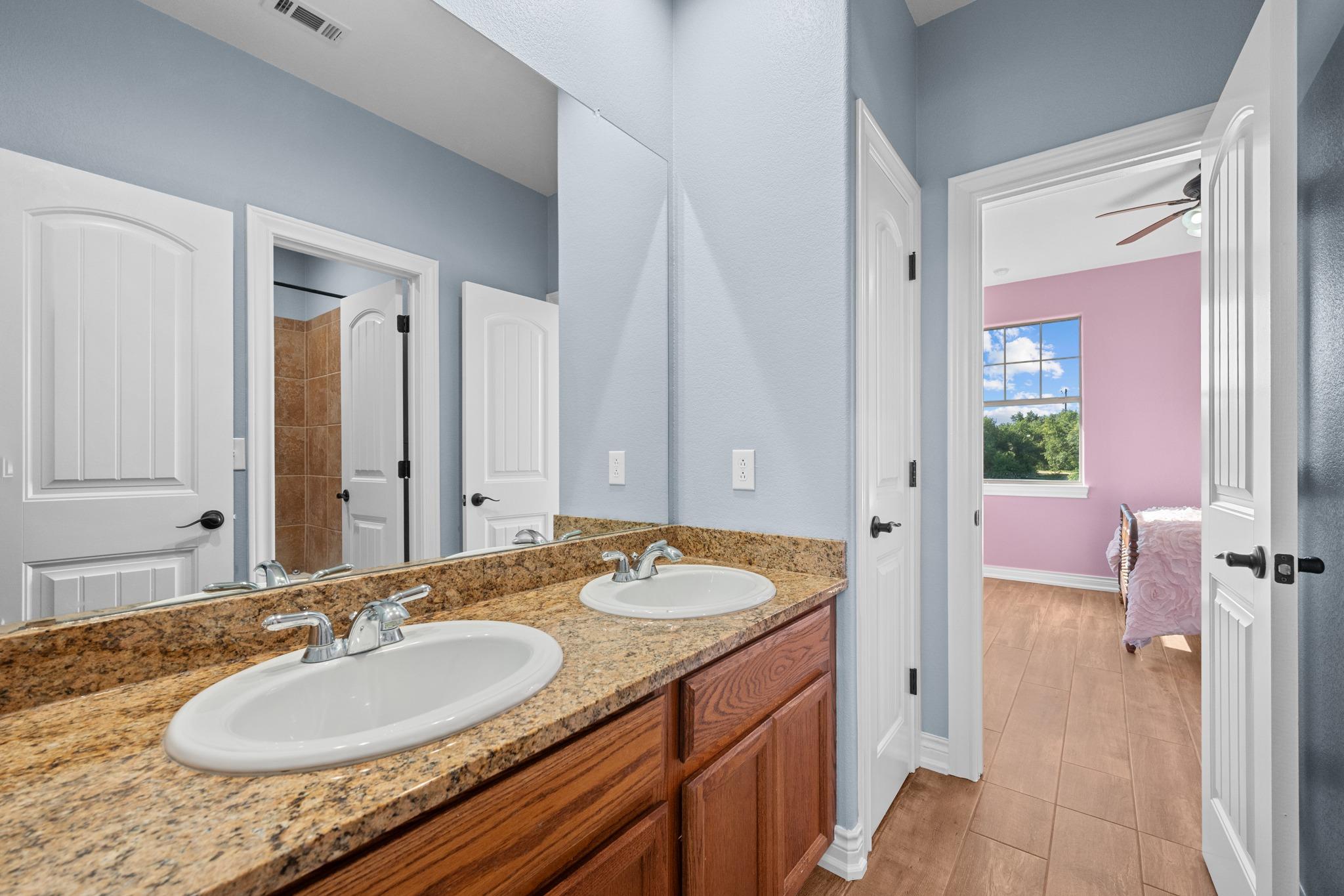 140 N Encino Crossing Liberty Hill TX 78642