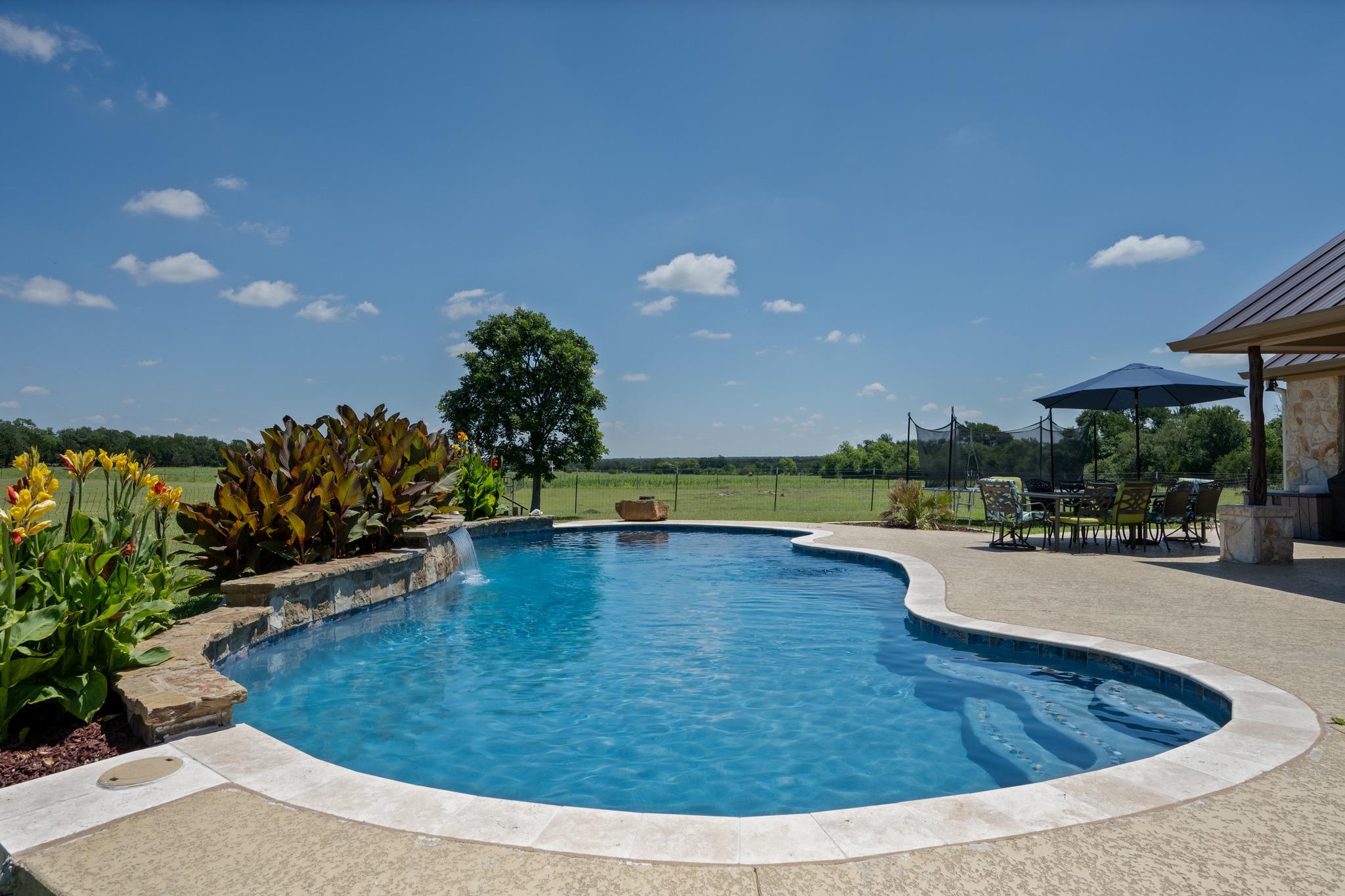 140 N Encino Crossing Liberty Hill TX 78642