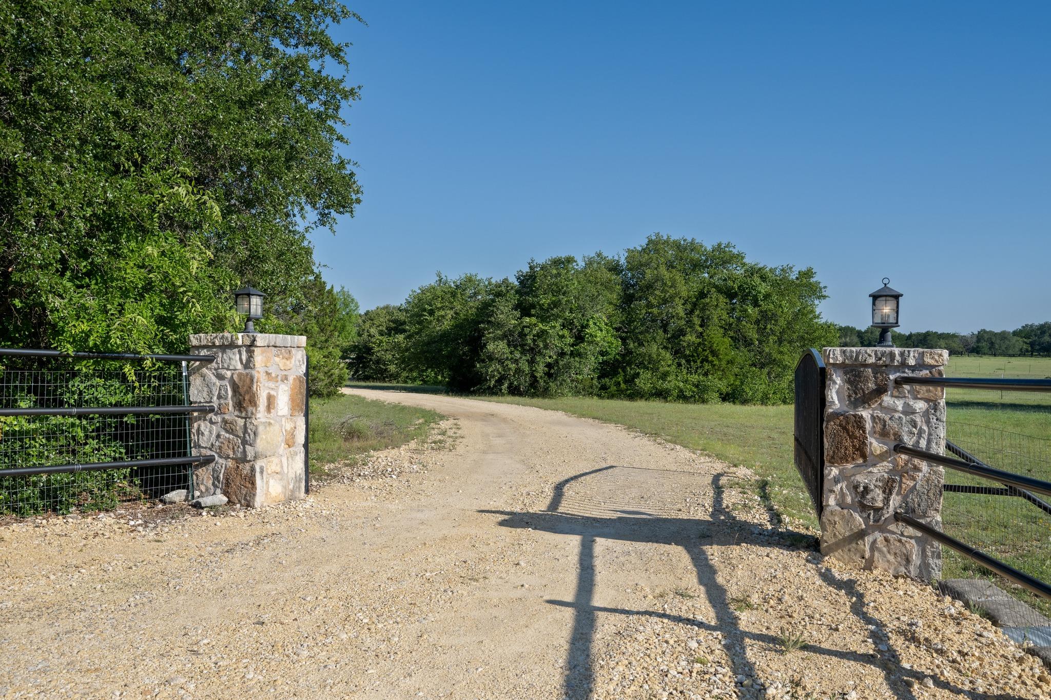 140 N Encino Crossing Liberty Hill TX 78642