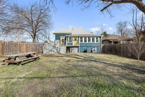 1019 W 4th Street Taylor TX 76574