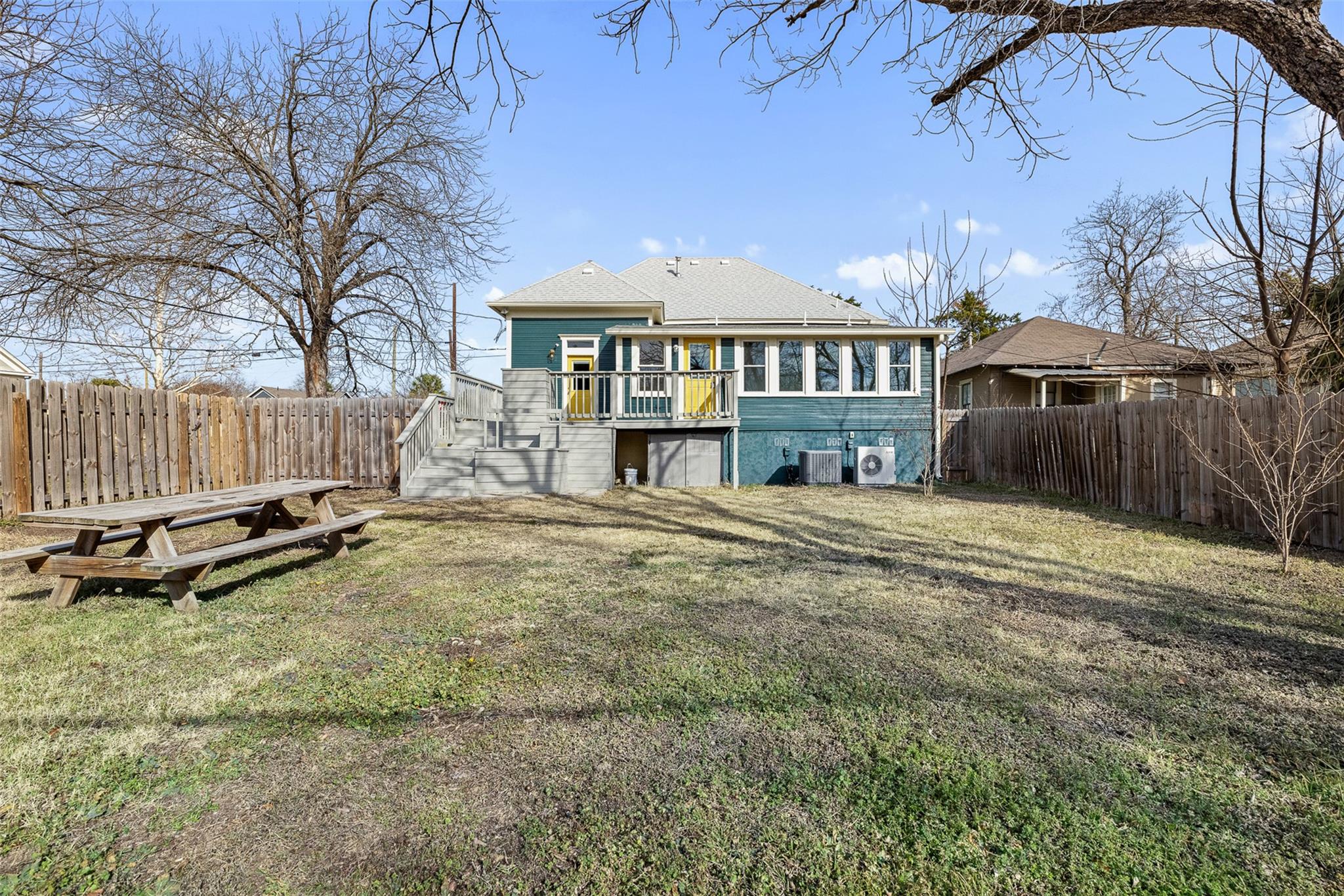 1019 W 4th Street Taylor TX 76574