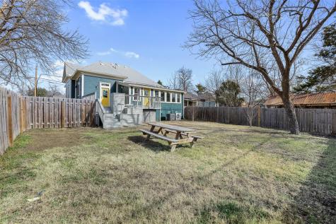 1019 W 4th Street Taylor TX 76574