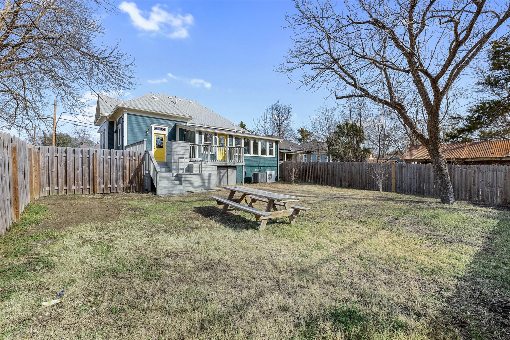 1019 W 4th Street Taylor TX 76574