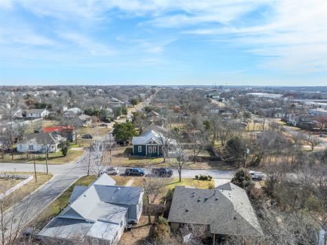 1019 W 4th Street Taylor TX 76574