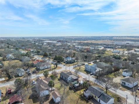1019 W 4th Street Taylor TX 76574