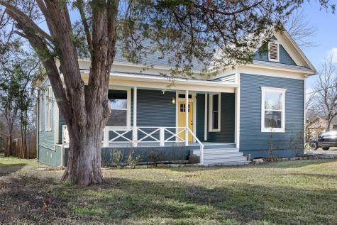 1019 W 4th Street Taylor TX 76574