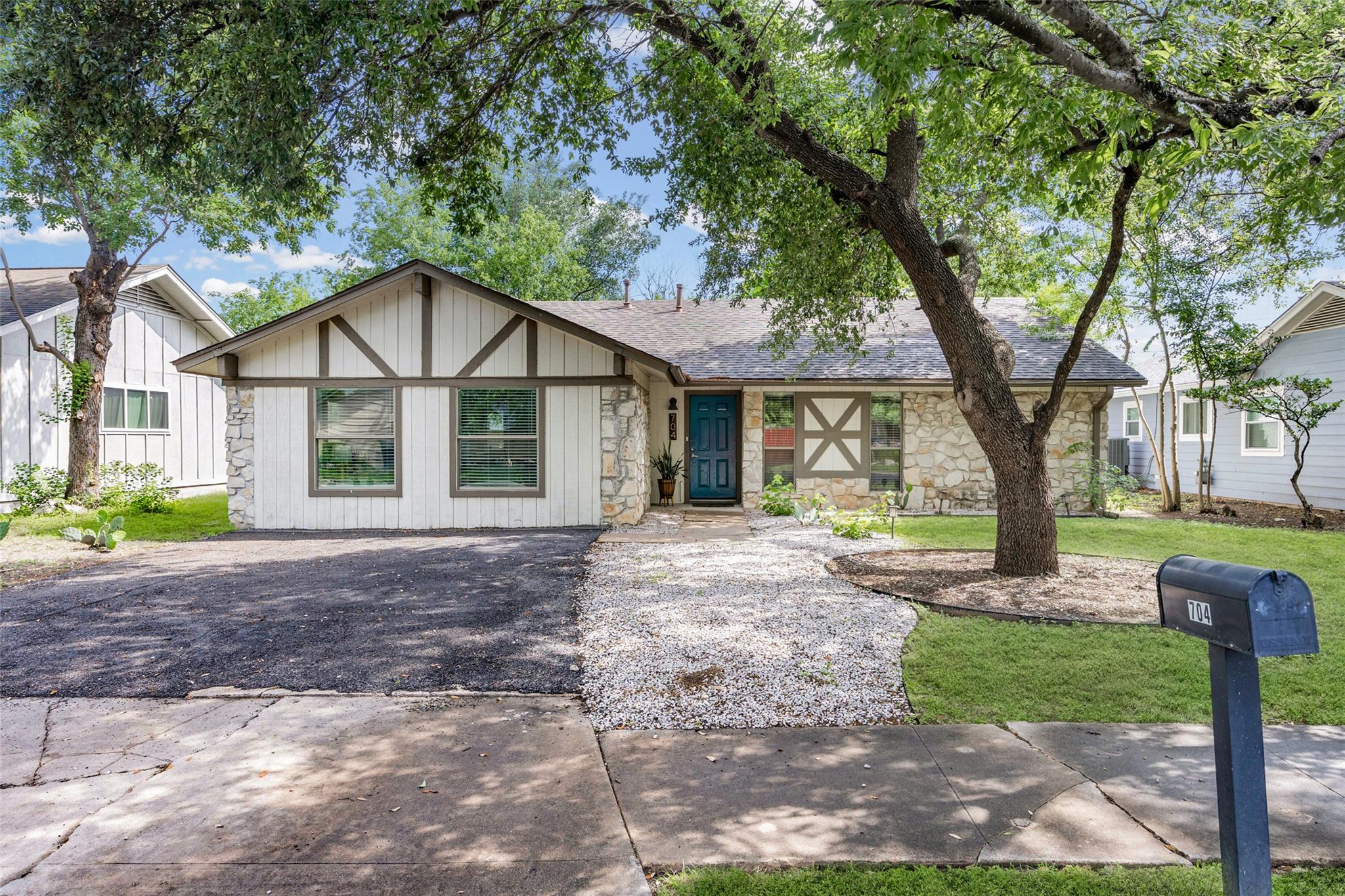 704 Buckingham Place Austin TX 78745