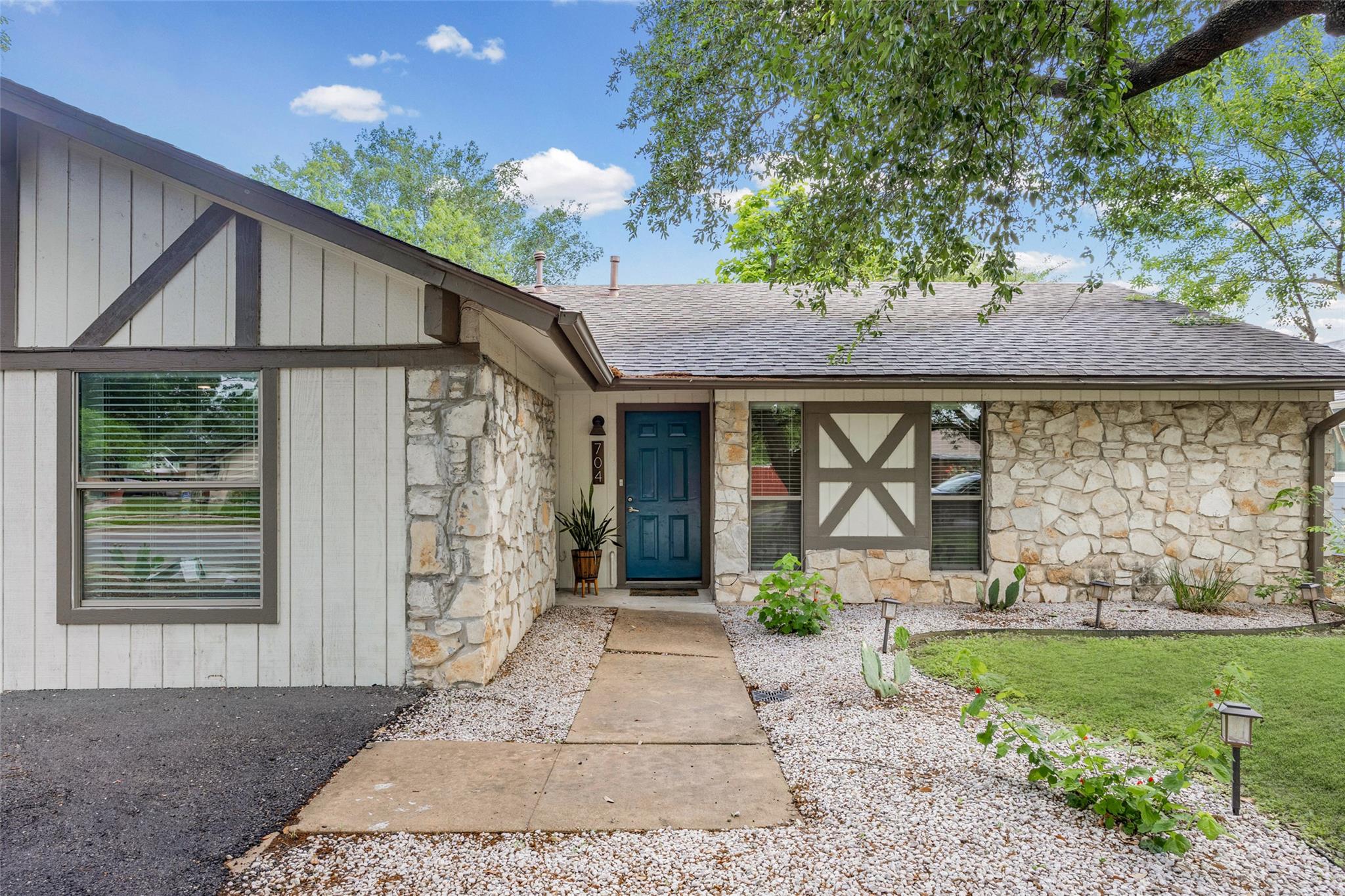 704 Buckingham Place Austin TX 78745