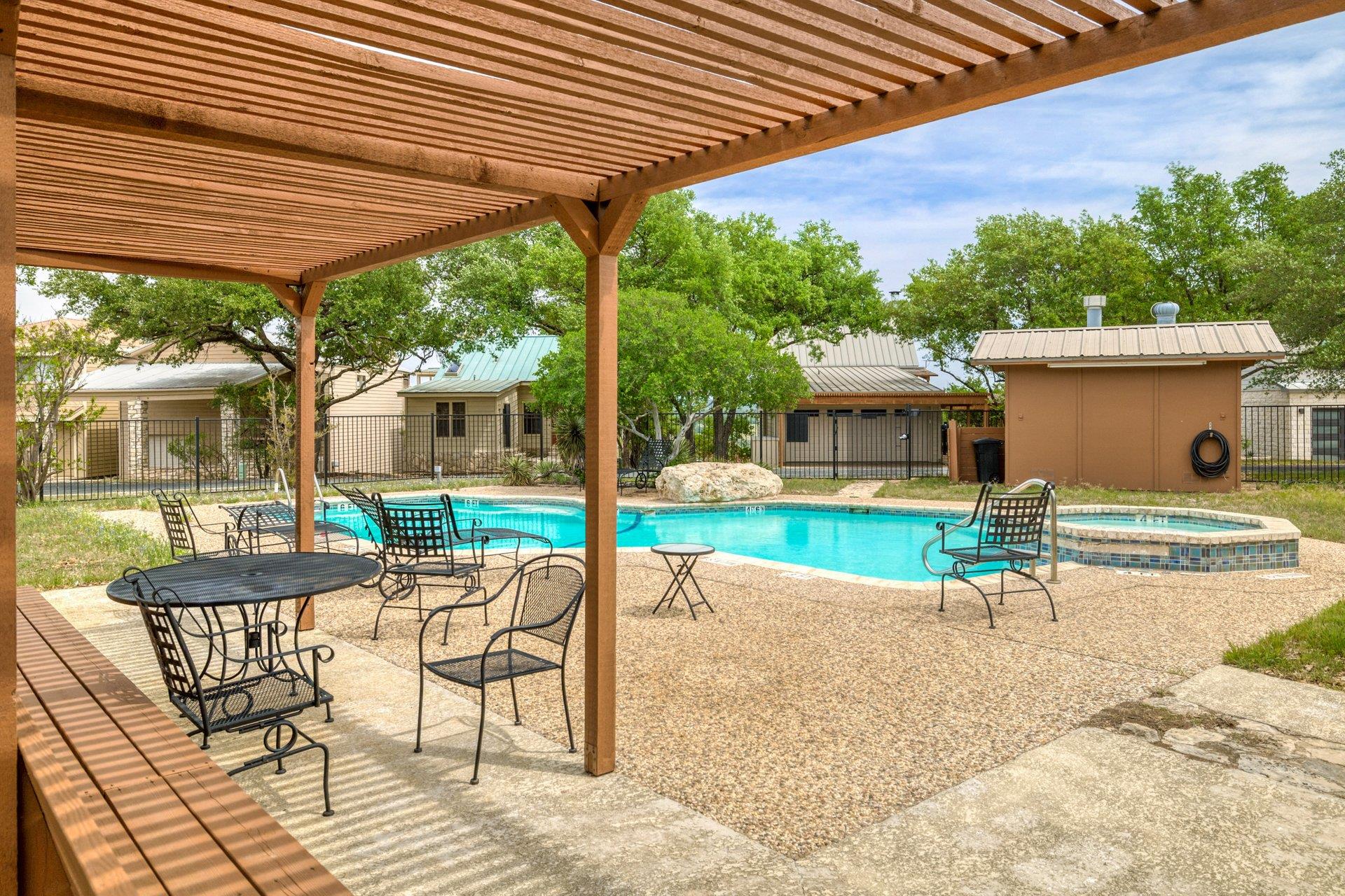 336 Coventry Road Spicewood TX 78669