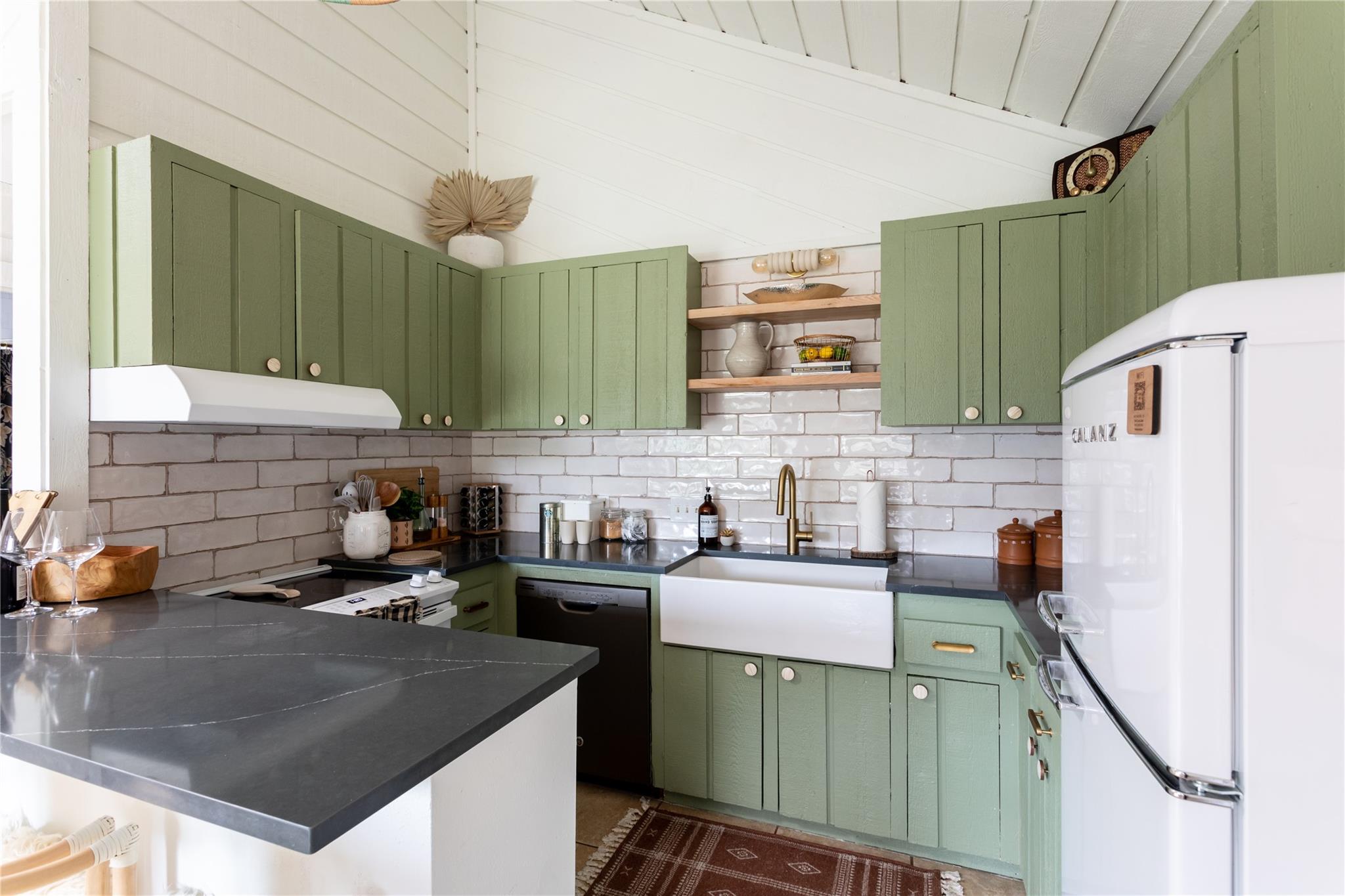 336 Coventry Road Spicewood TX 78669