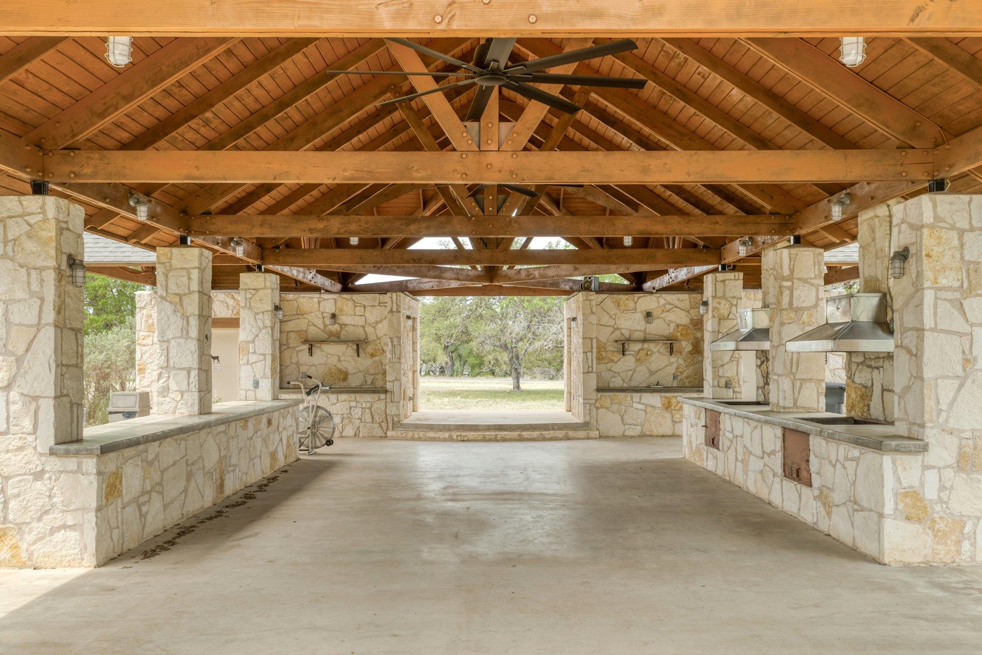 336 Coventry Road Spicewood TX 78669