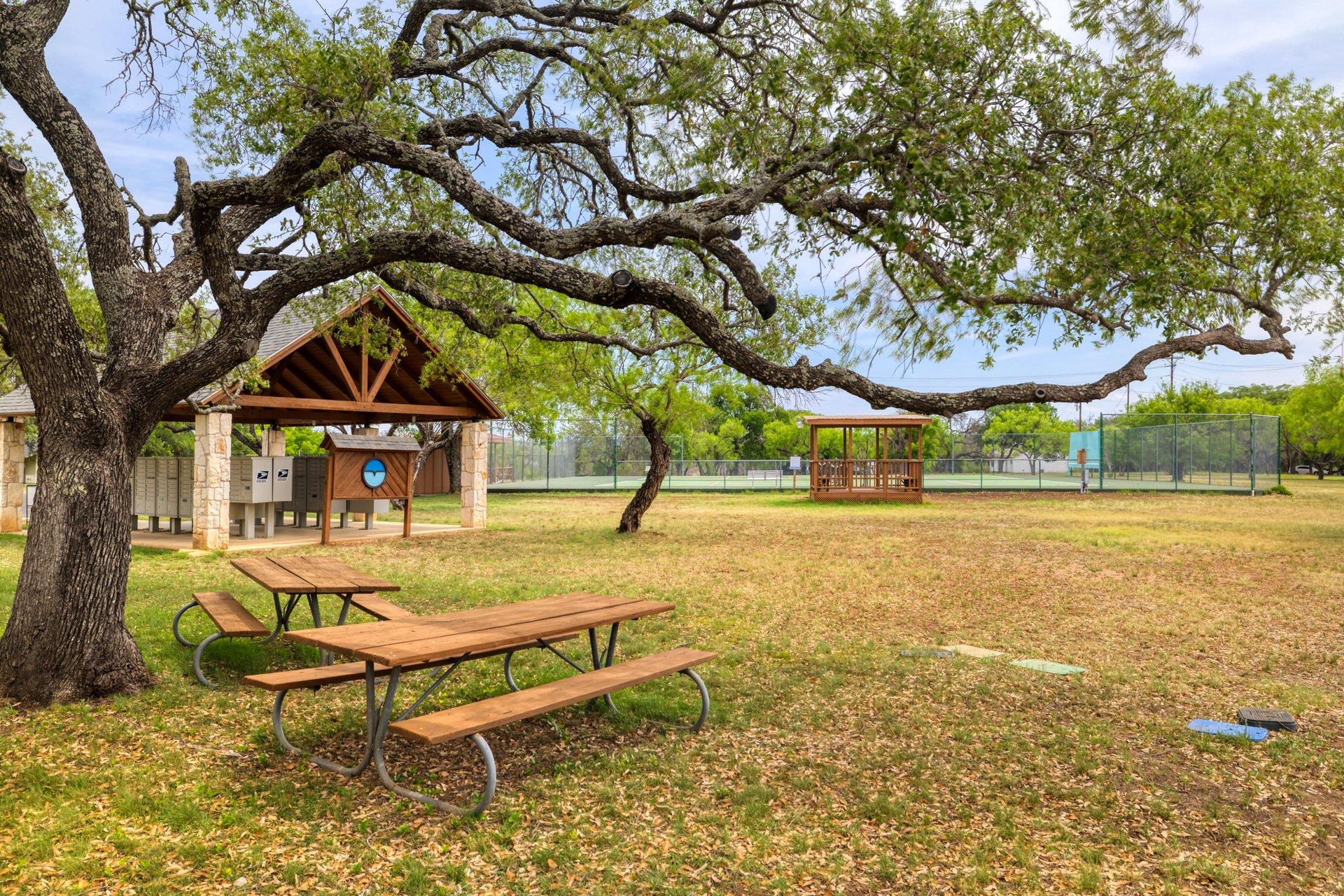 336 Coventry Road Spicewood TX 78669