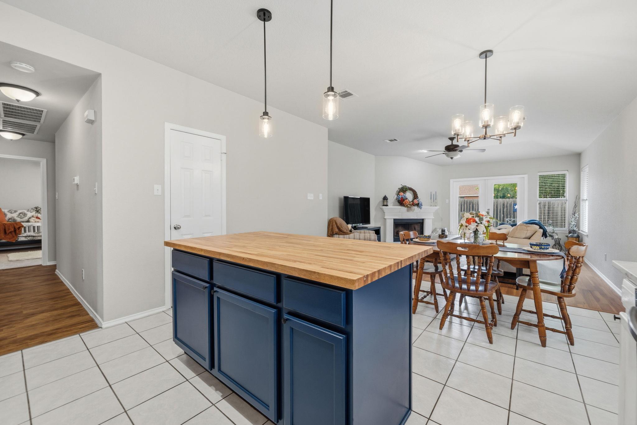 3704 Kissman Drive Austin TX 78728