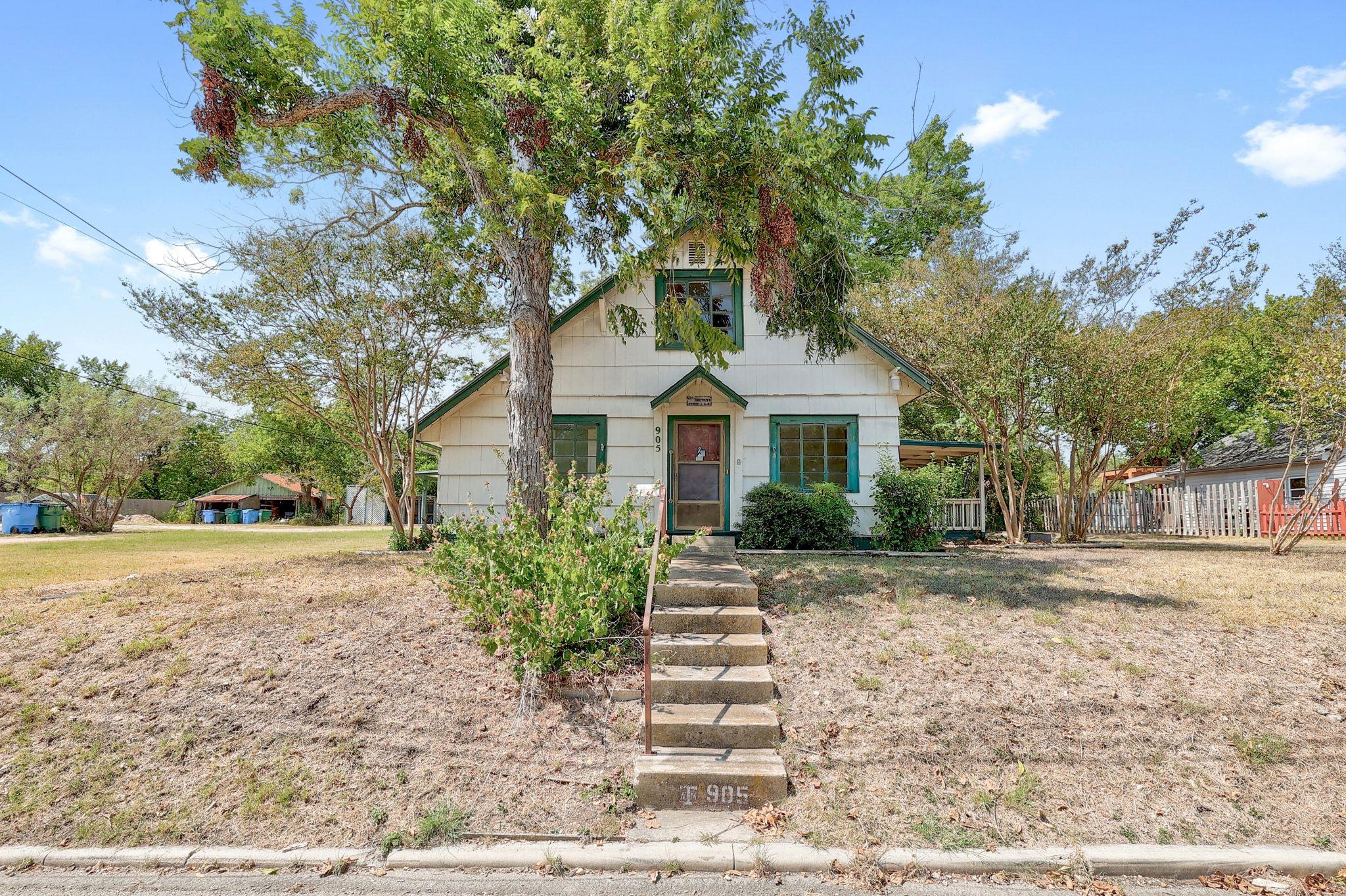 905 Kimbro Street Taylor TX 76574