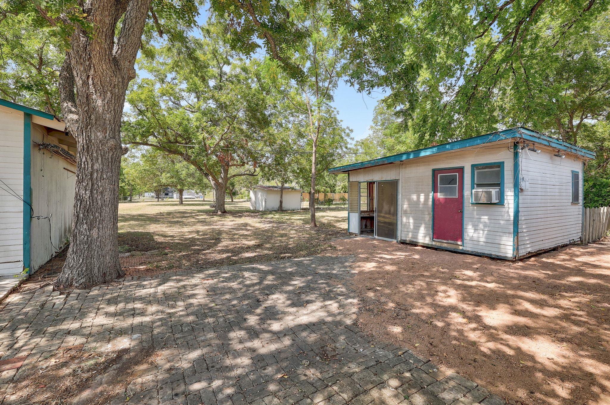 905 Kimbro Street Taylor TX 76574