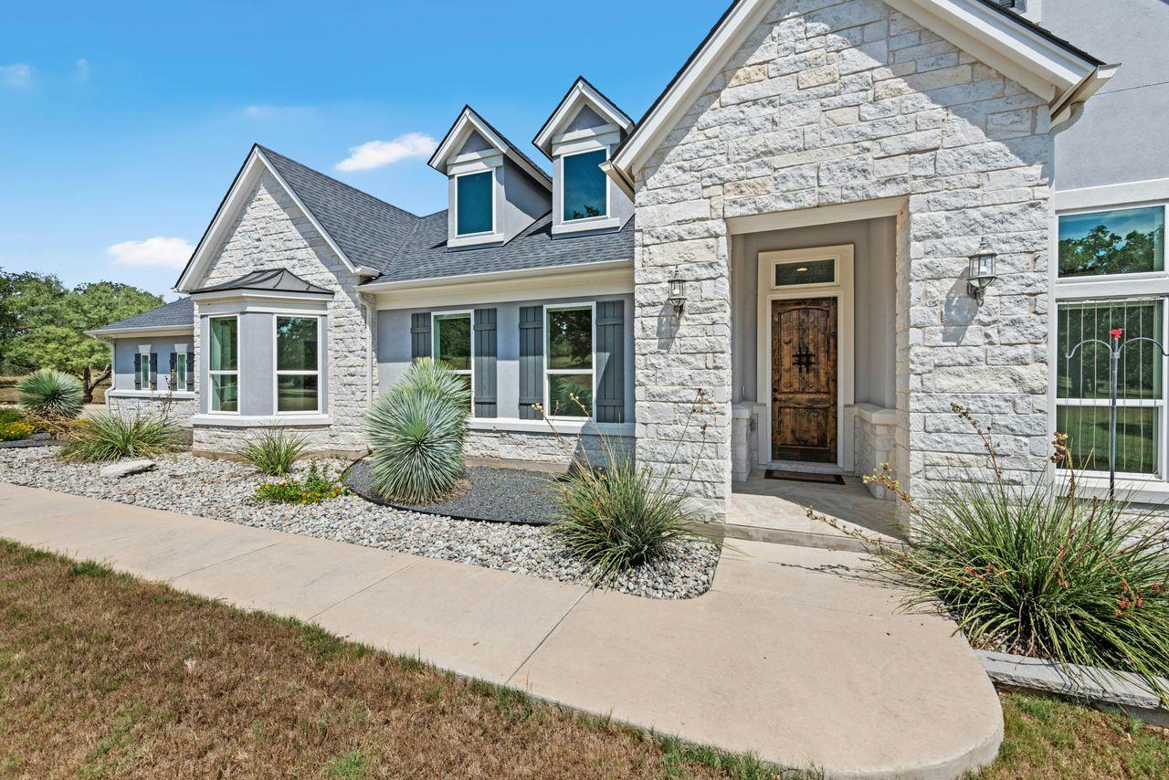208 Double Horn Trail Spicewood TX 78669