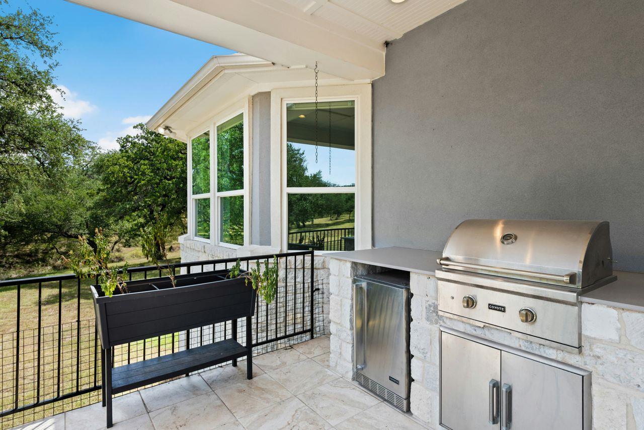 208 Double Horn Trail Spicewood TX 78669