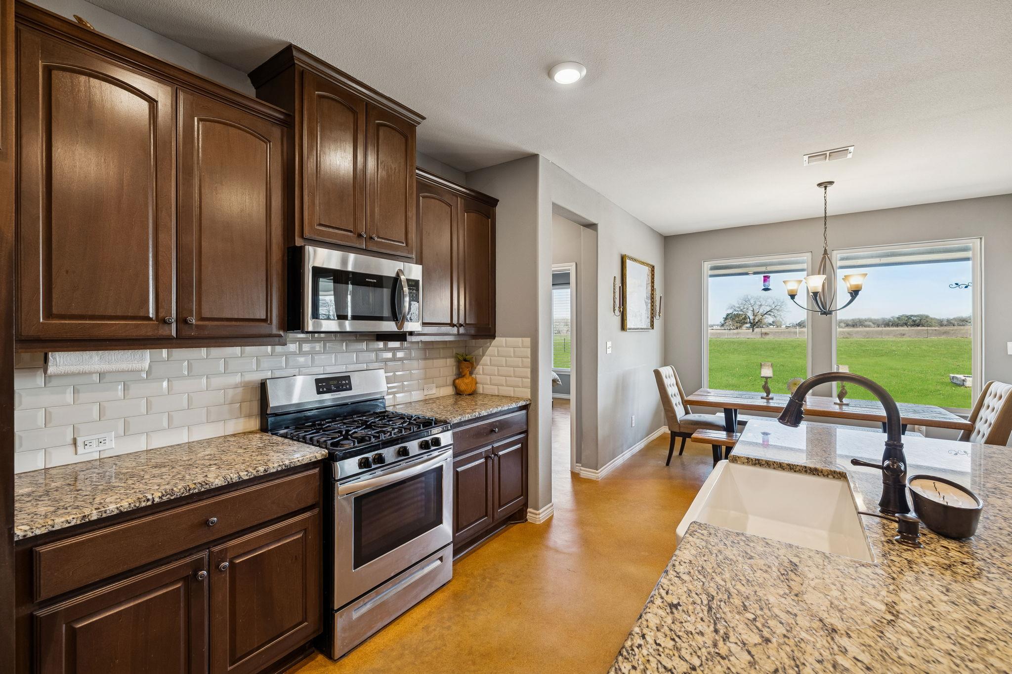 5476 County Road 427 Stockdale TX 78160