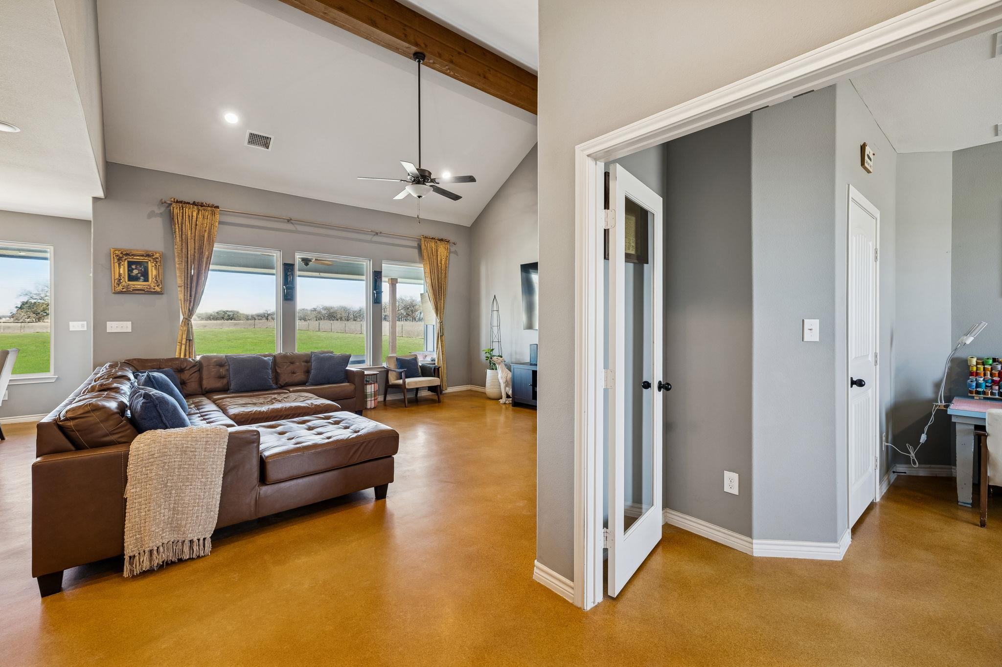 5476 County Road 427 Stockdale TX 78160